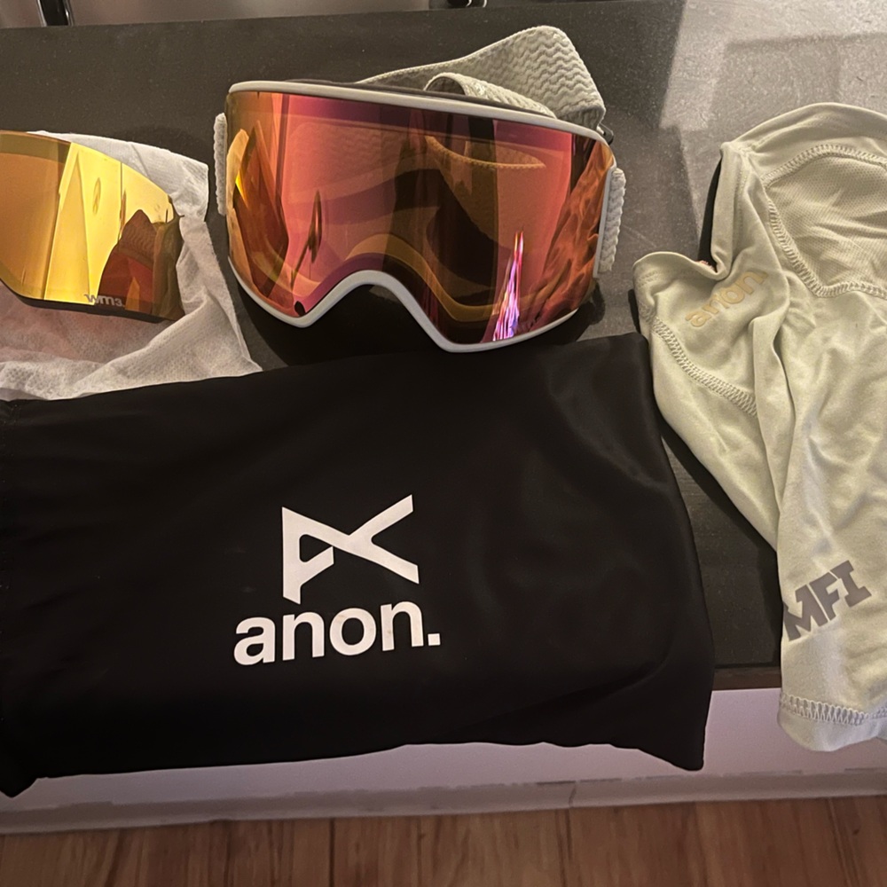 Anon WM3 Goggles with magnetic MFI mask and spare lens